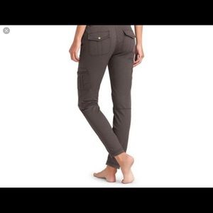 Athlete cropped cargo pants.